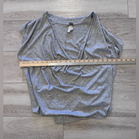 We The Free Free People Top Sz S Grey Cowl Neck Cap Sleeve Boho Tee Shirt - Picture 6 of 11